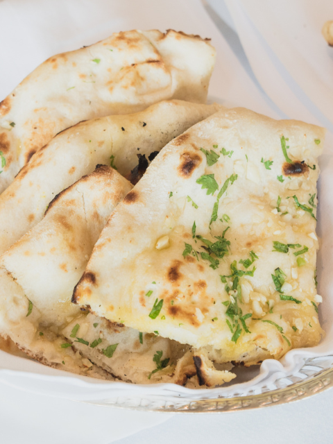 Naan (Butter & Garlic)